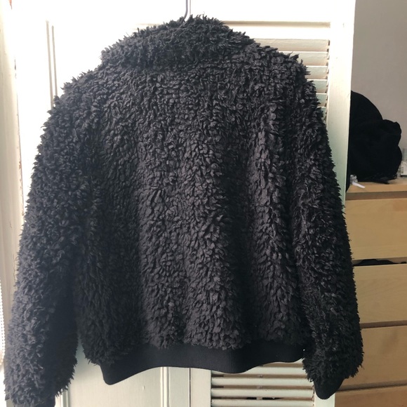 H&M faux fur jacket in black - Picture 3 of 3